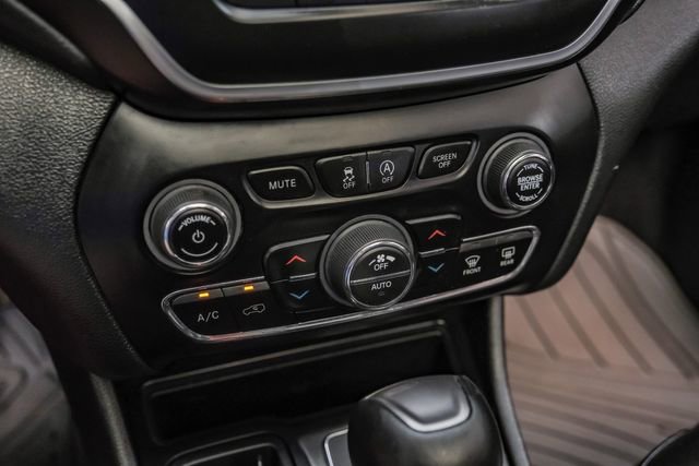 Used 2020 Jeep Cherokee Latitude Plus w/ Comfort/Convenience Group image 24