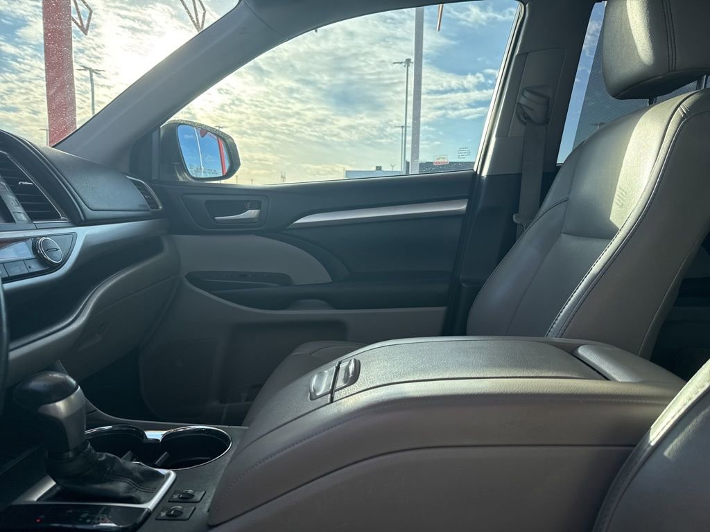 Used 2018 Toyota Highlander XLE image 15