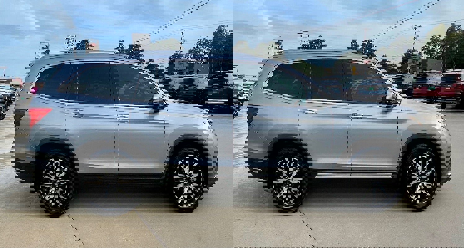 Used 2020 Honda Pilot Touring image 2