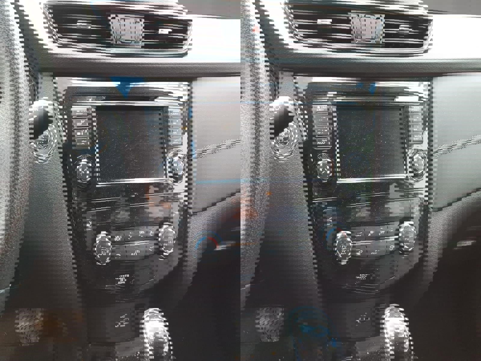 Used 2020 Nissan Rogue SL w/ Premium Package image 13