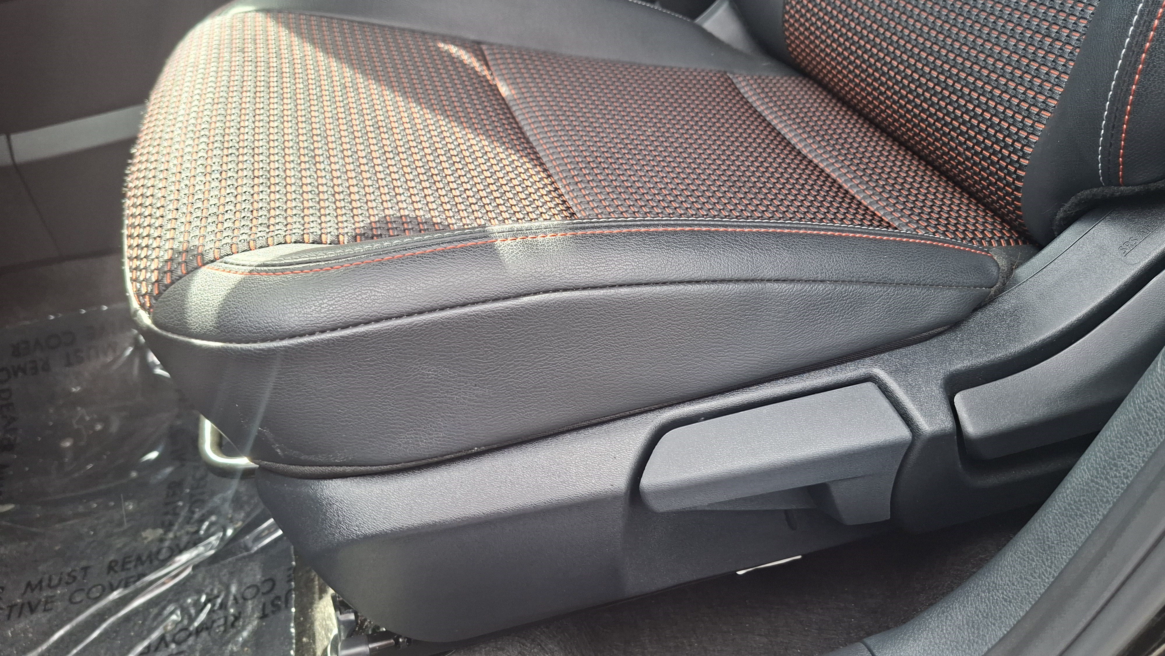 Used 2025 Nissan Kicks SR AWD/4WD image 18