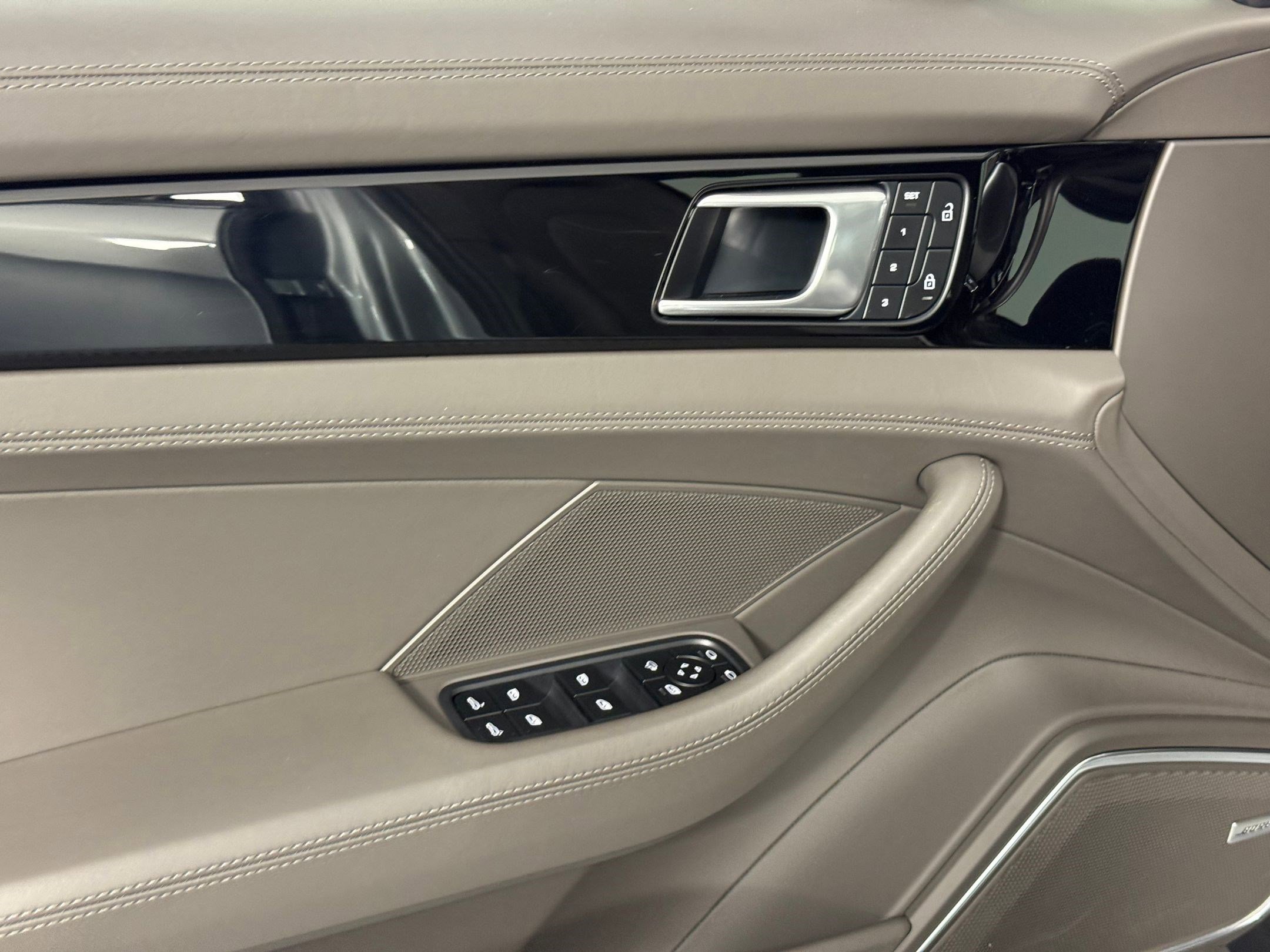 Used 2023 Porsche Panamera 4S image 15