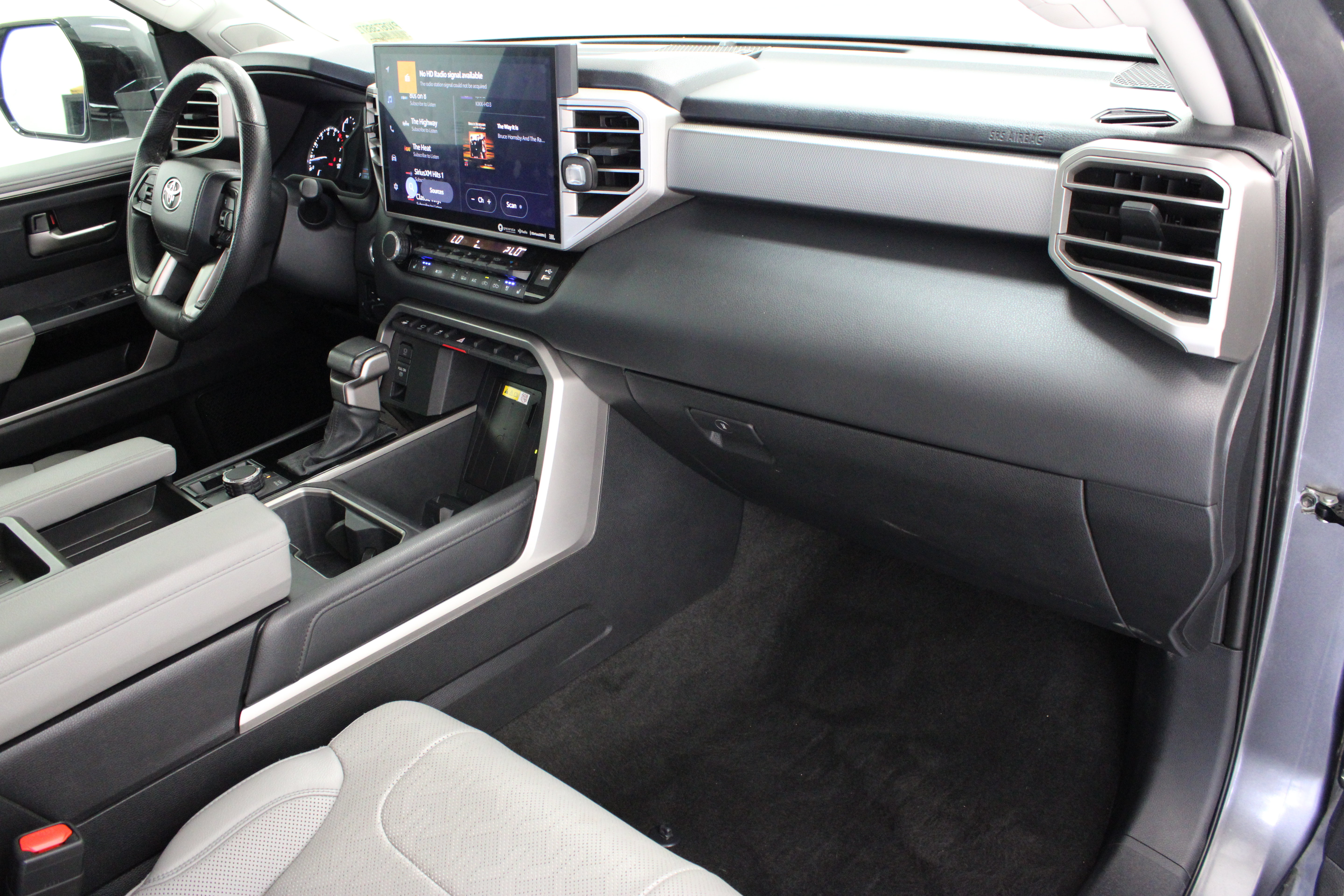 Used 2023 Toyota Tundra Limited AWD/4WD image 39