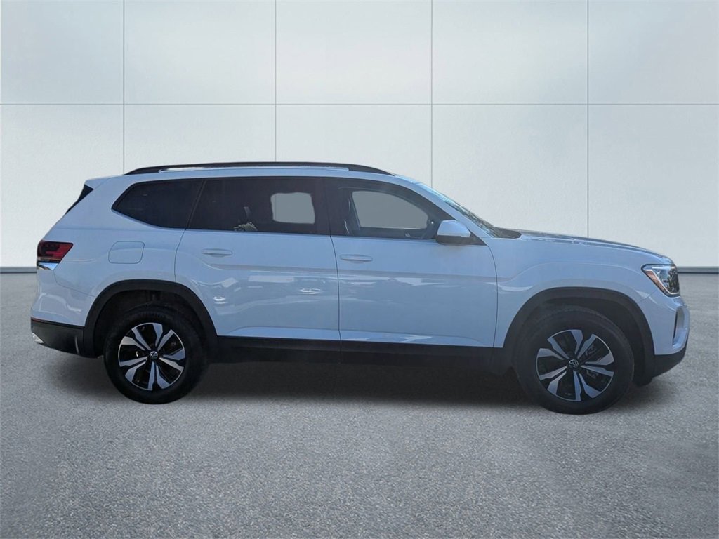 Used 2024 Volkswagen Atlas SE image 2