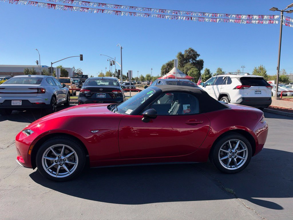 Used 2016 MAZDA MX-5 Miata Sport RWD image 6