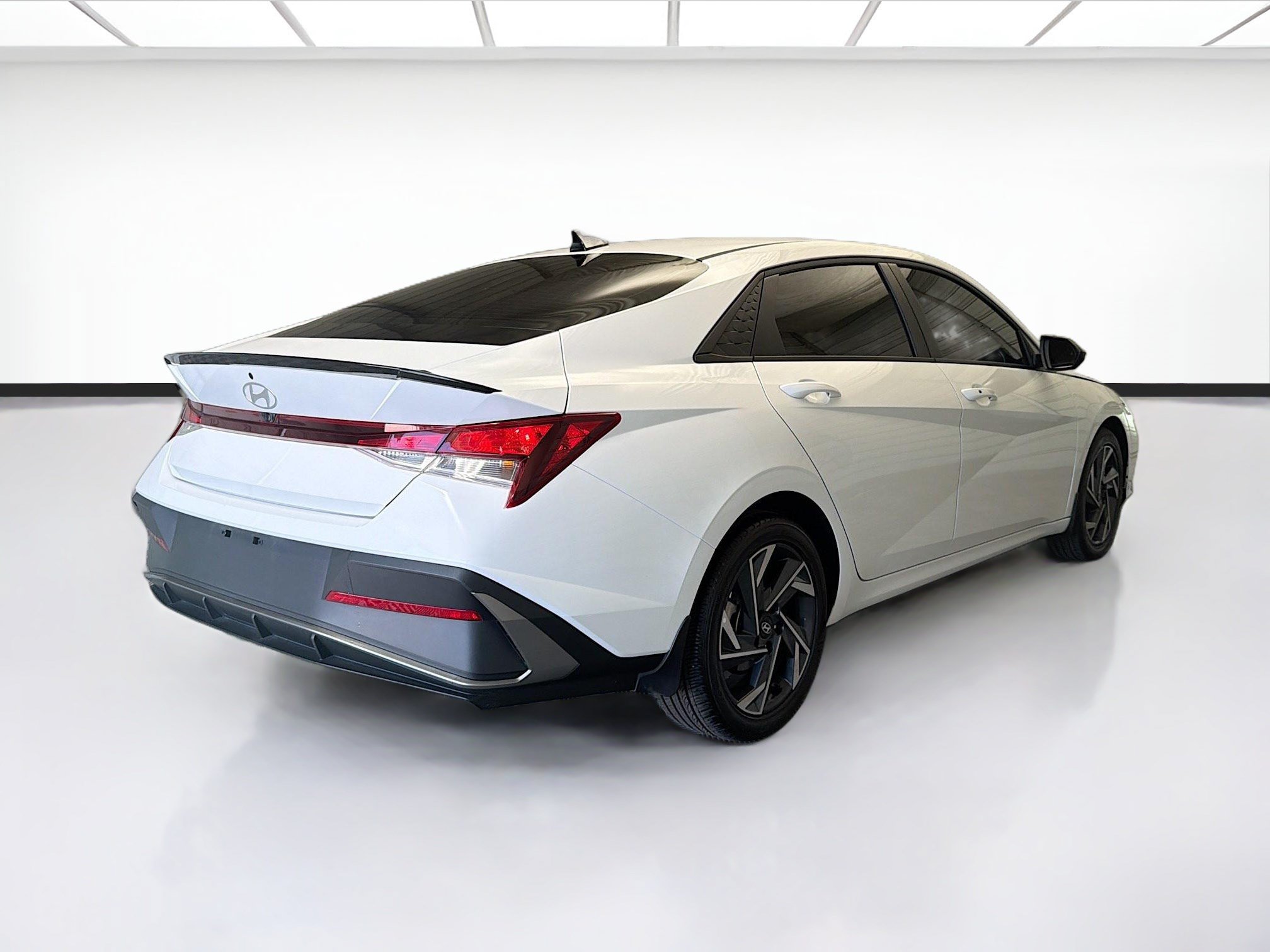 Used 2025 Hyundai Elantra Sport FWD image 4
