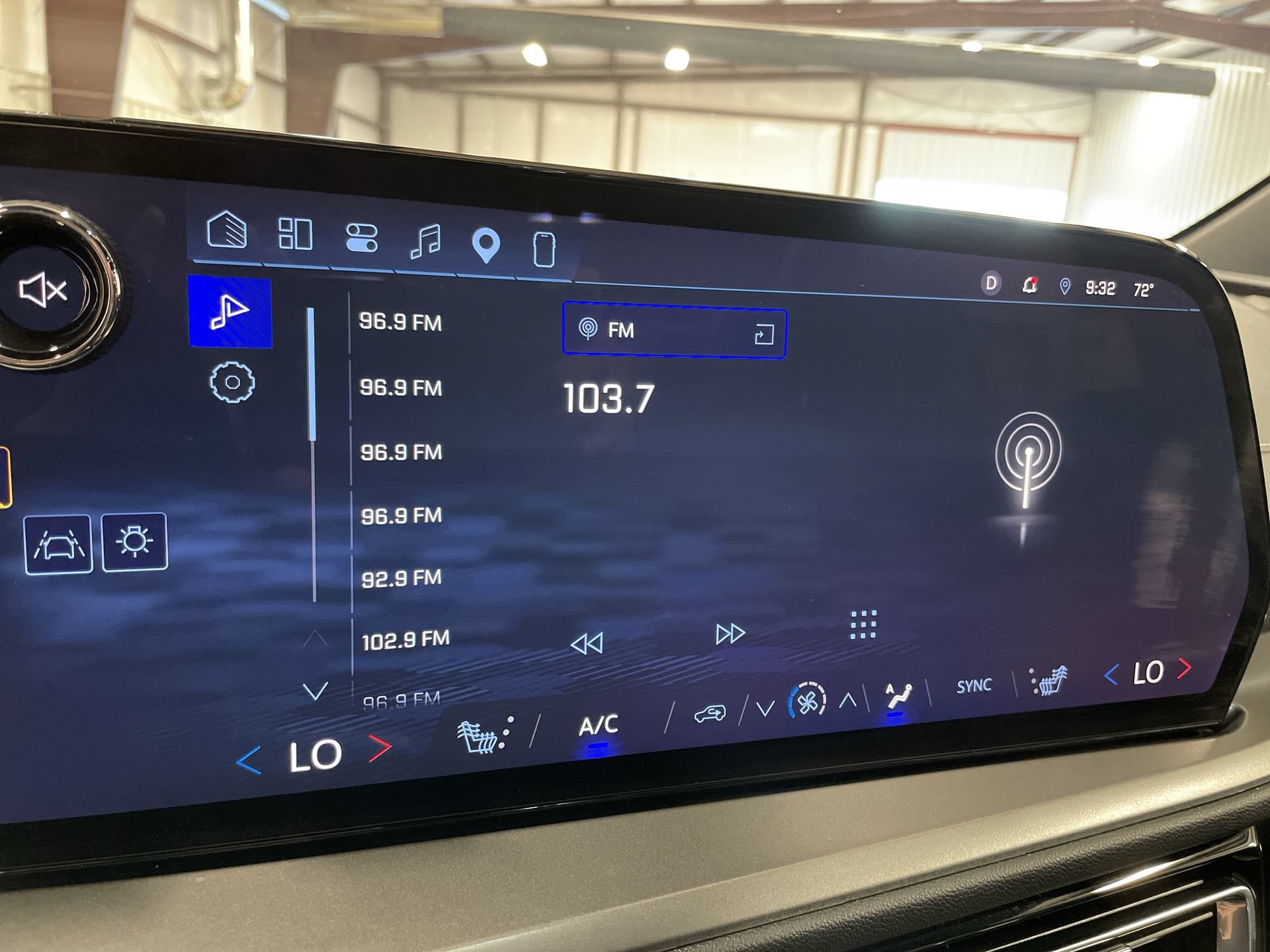 Used 2026 Chevrolet Traverse LT AWD/4WD image 18