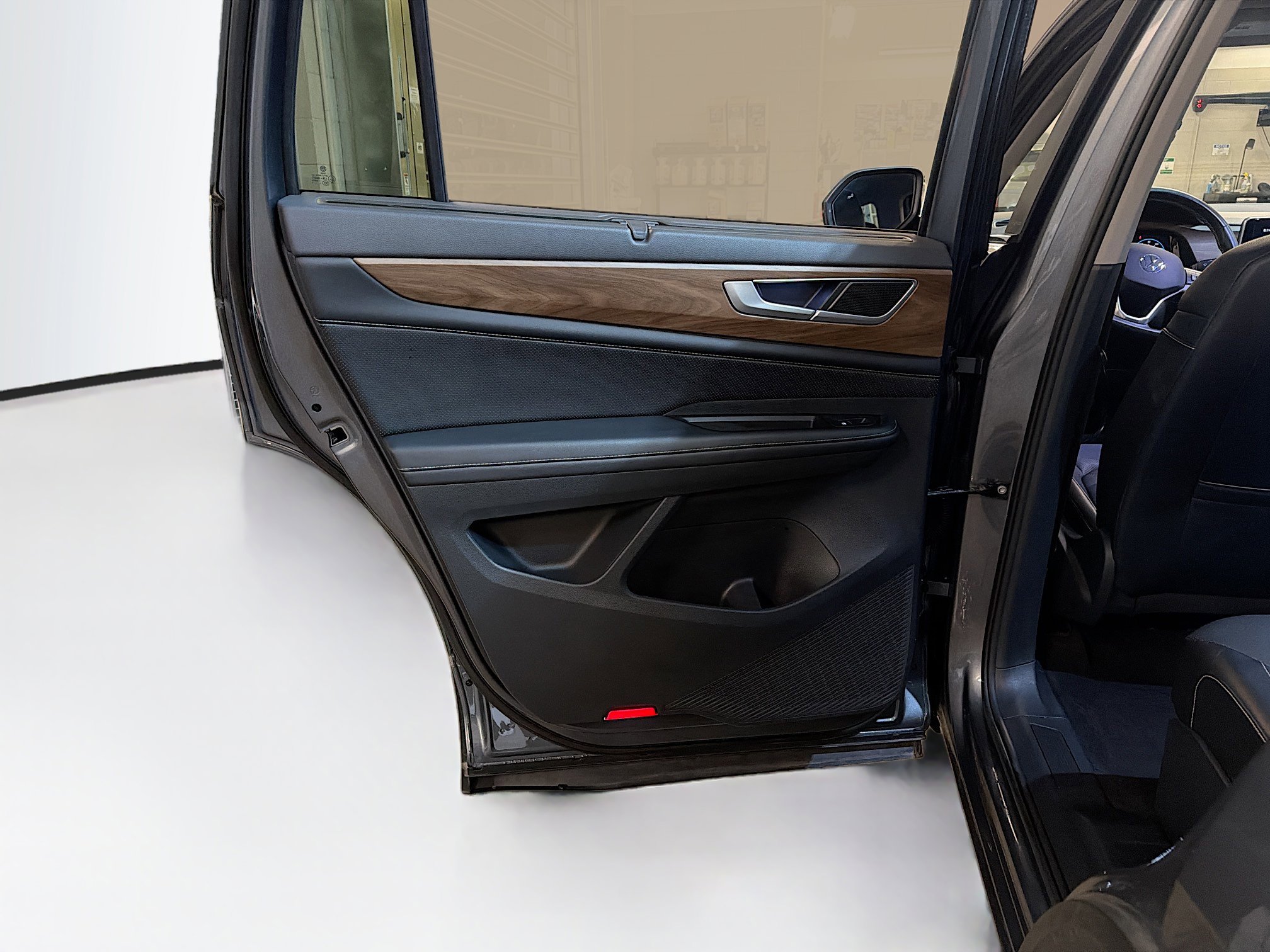 Used 2024 Volkswagen Atlas SE image 26