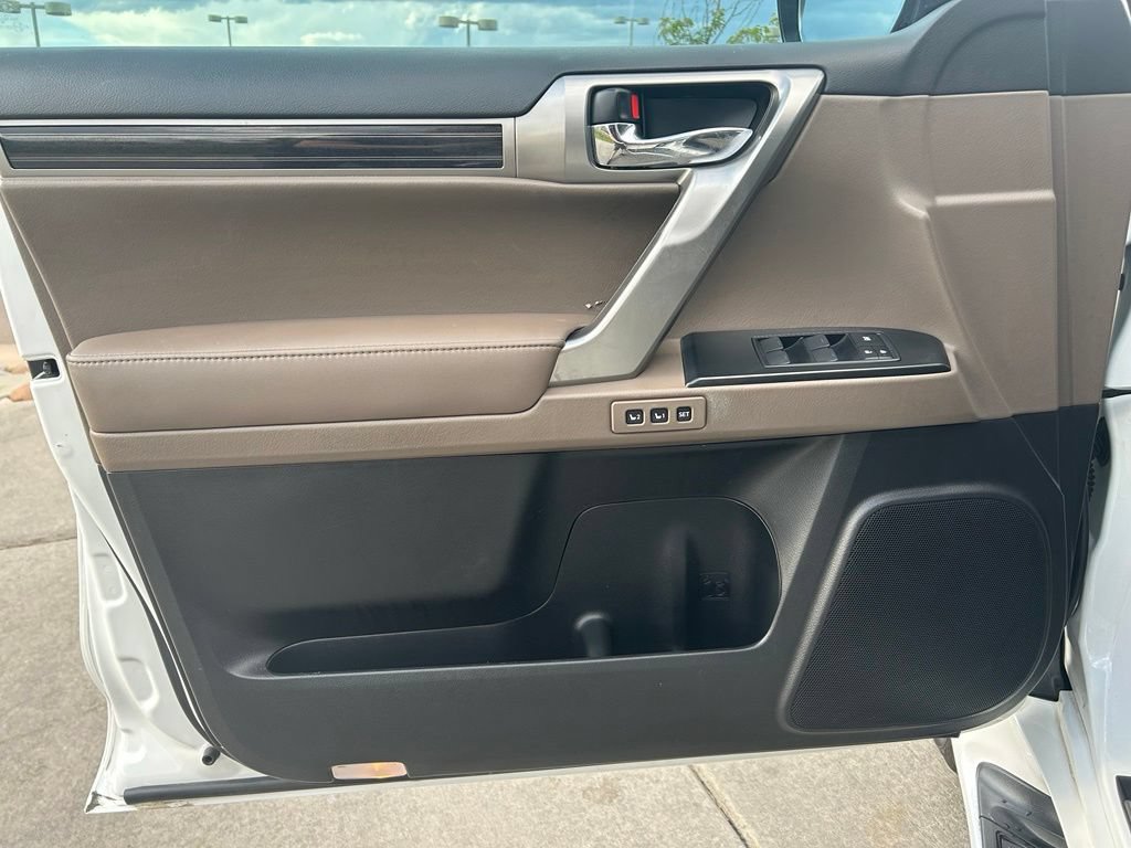 Used 2022 Lexus GX 460 Premium w/ Premium Package AWD/4WD image 13