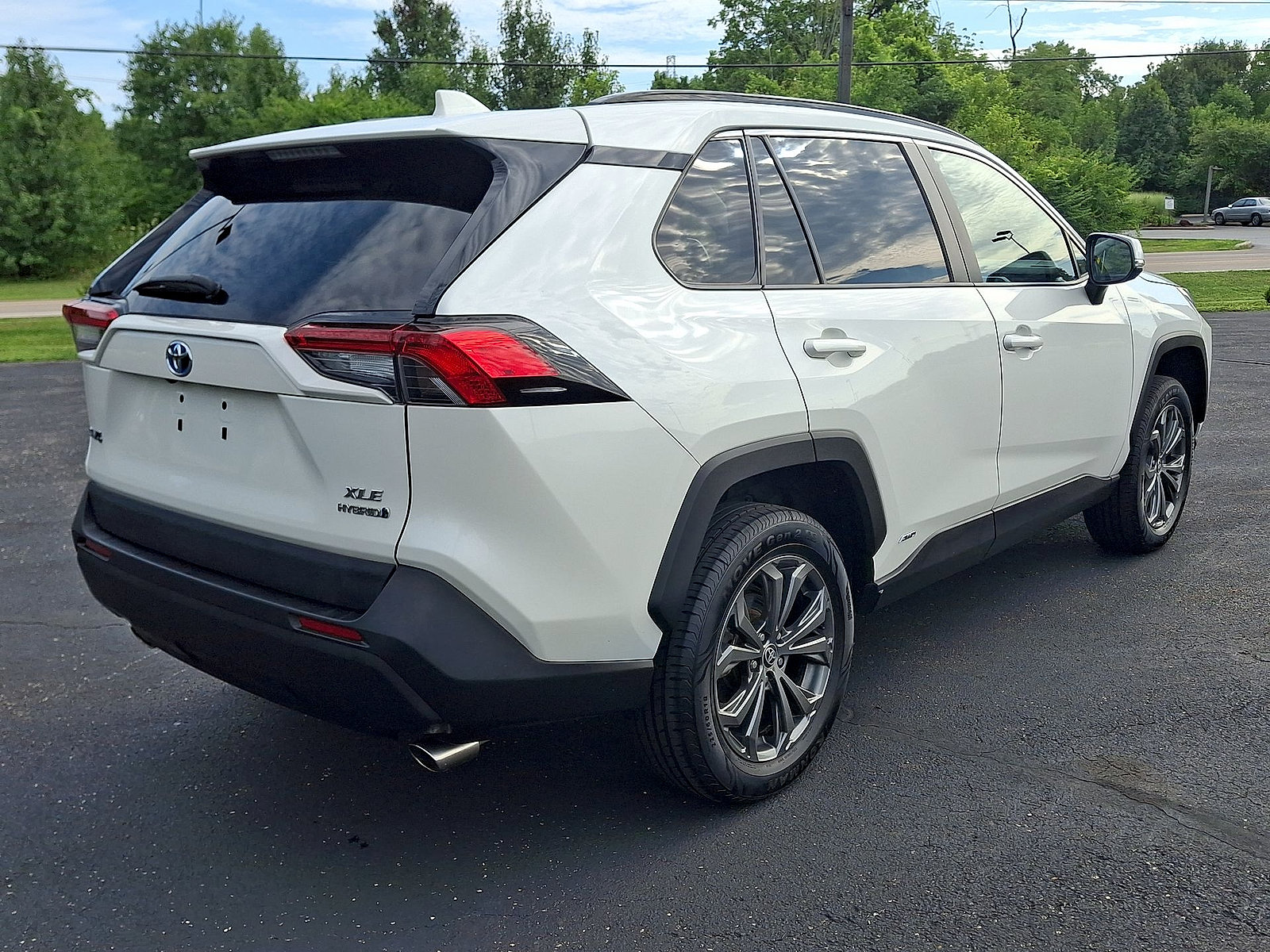 Used 2022 Toyota RAV4 XLE Premium AWD/4WD image 24