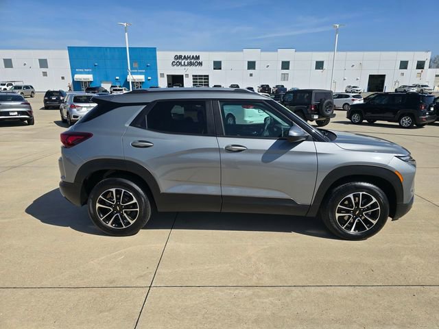 Used 2025 Chevrolet TrailBlazer LT AWD/4WD image 15
