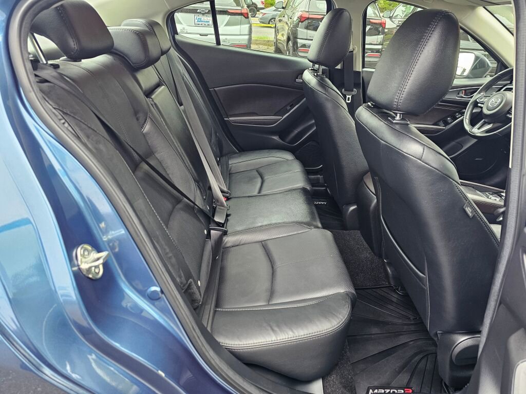 Used 2018 MAZDA MAZDA3 Grand Touring w/ Premium Equipment Package FWD image 27