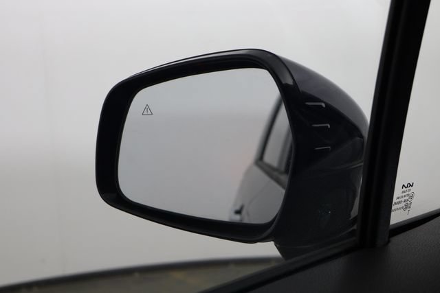 Used 2023 Kia Carnival LX FWD image 40