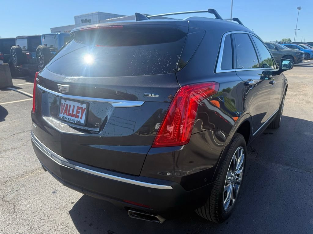 Used 2018 Cadillac XT5 Premium Luxury w/ Driver Assist Package AWD/4WD image 3