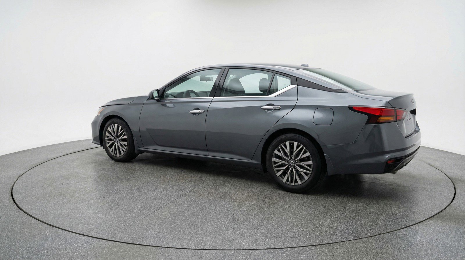 Used 2025 Nissan Altima 2.5 SV image 6