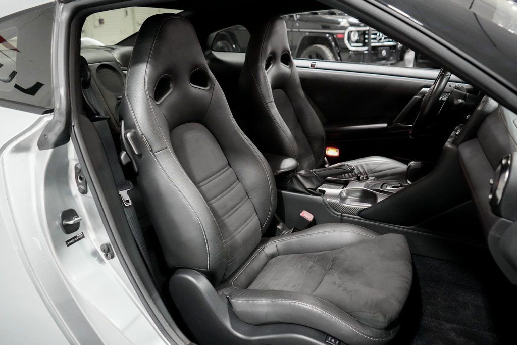 Used 2020 Nissan GT-R Premium image 17