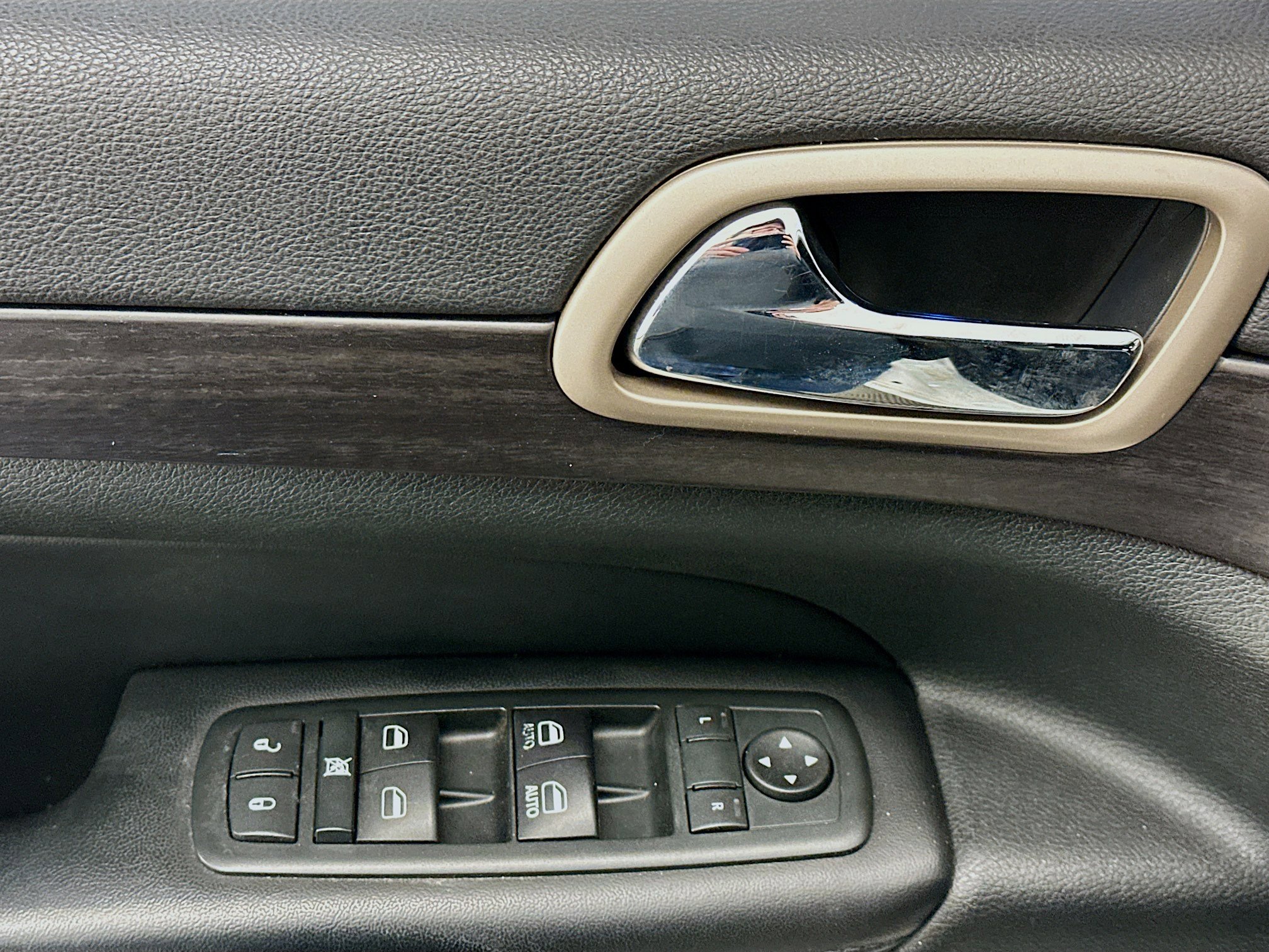 Used 2015 Jeep Grand Cherokee Altitude image 15