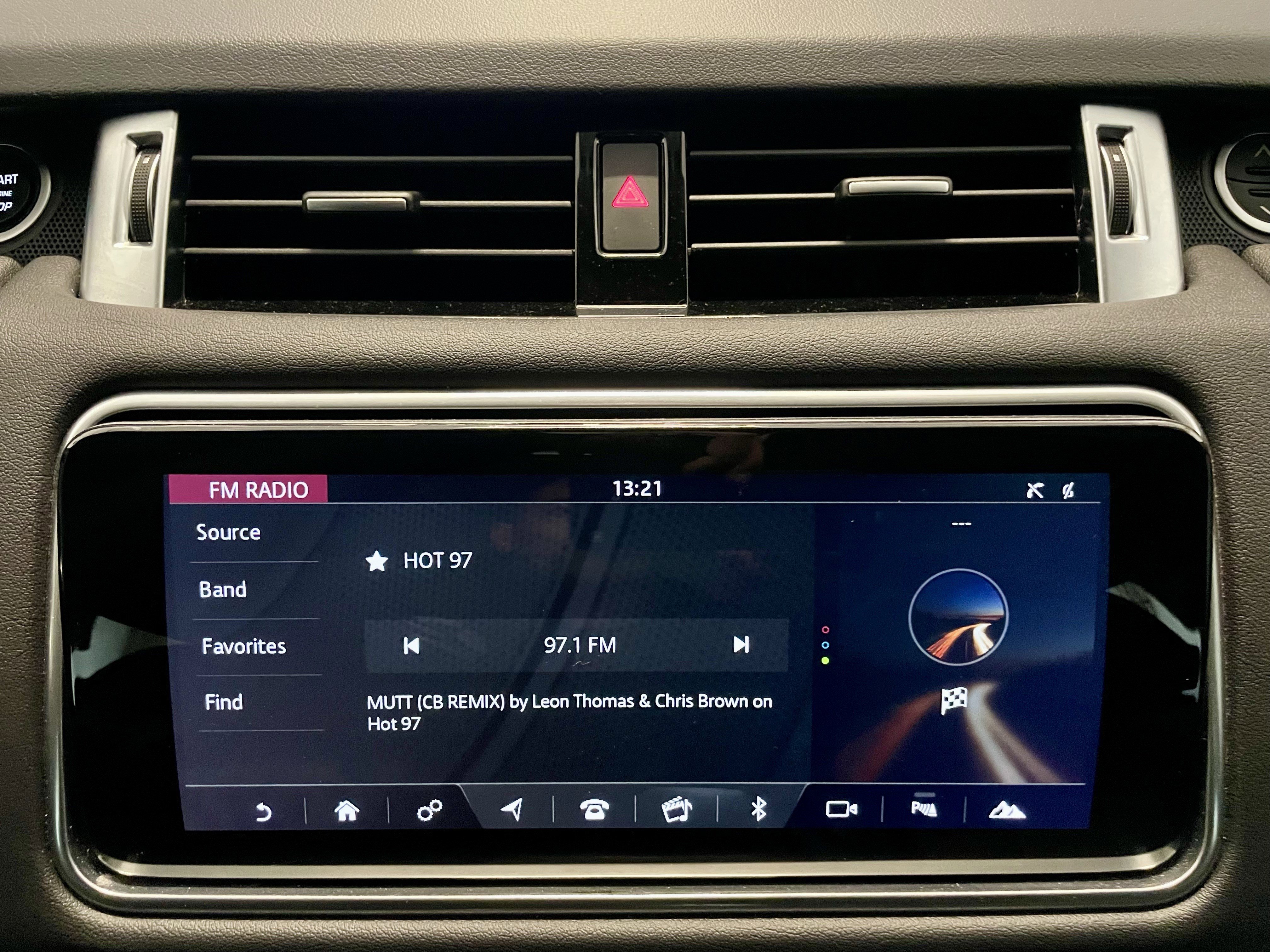 Used 2019 Land Rover Range Rover Sport HSE AWD/4WD image 30