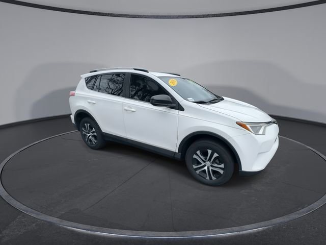 Used 2018 Toyota RAV4 LE image 2