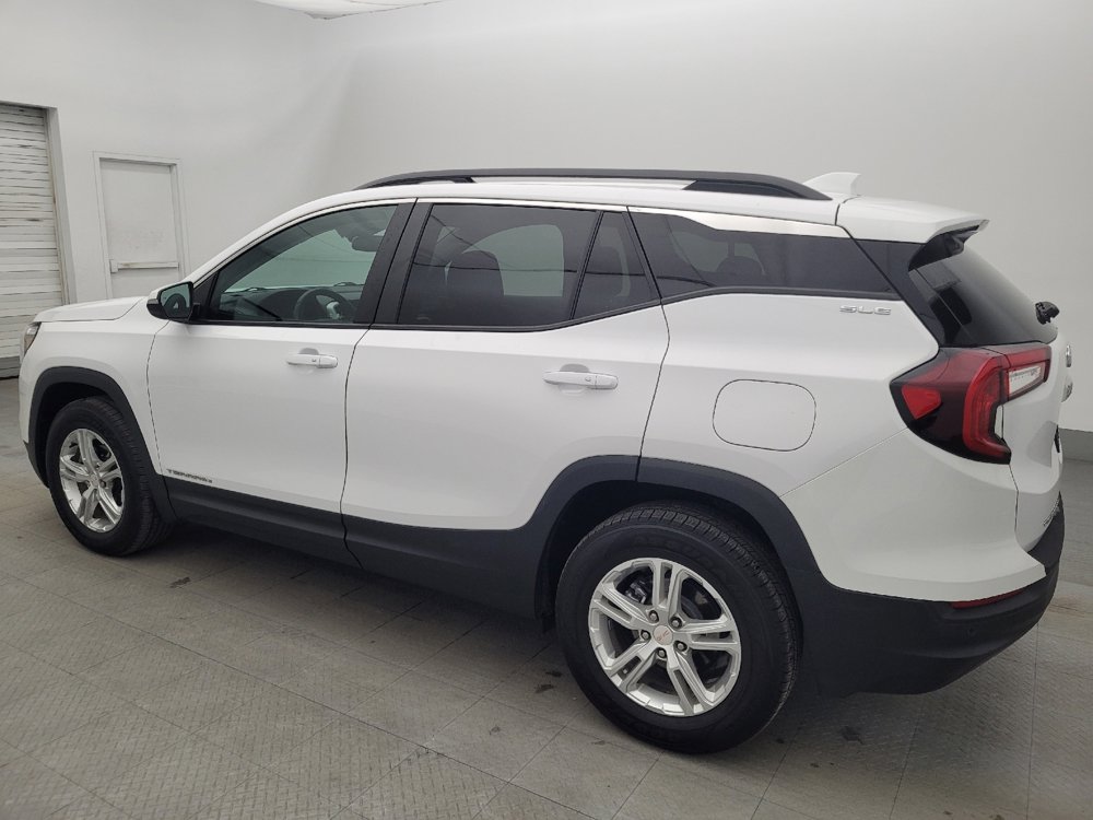 Used 2023 GMC Terrain SLE w/ Driver Convenience Package image 3