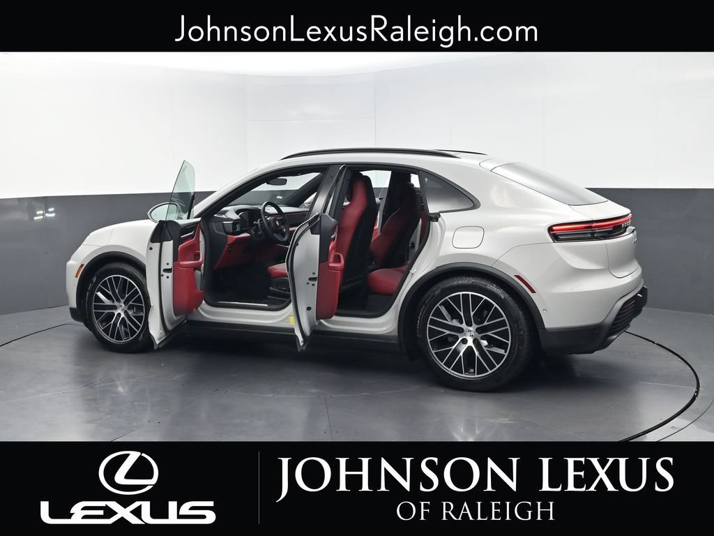 Used 2026 Porsche Macan 4 Electric AWD/4WD image 37