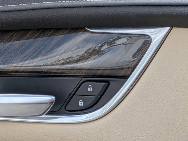 Used 2019 Cadillac XT5 FWD image 12
