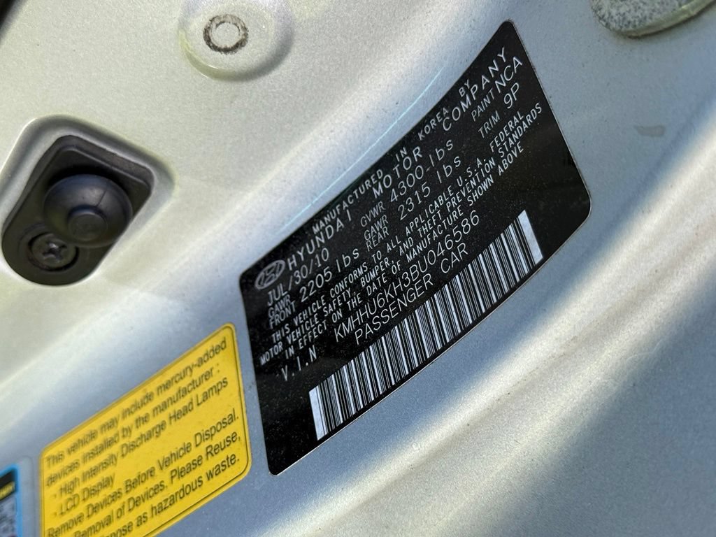 Used 2011 Hyundai Genesis 3.8 RWD image 8