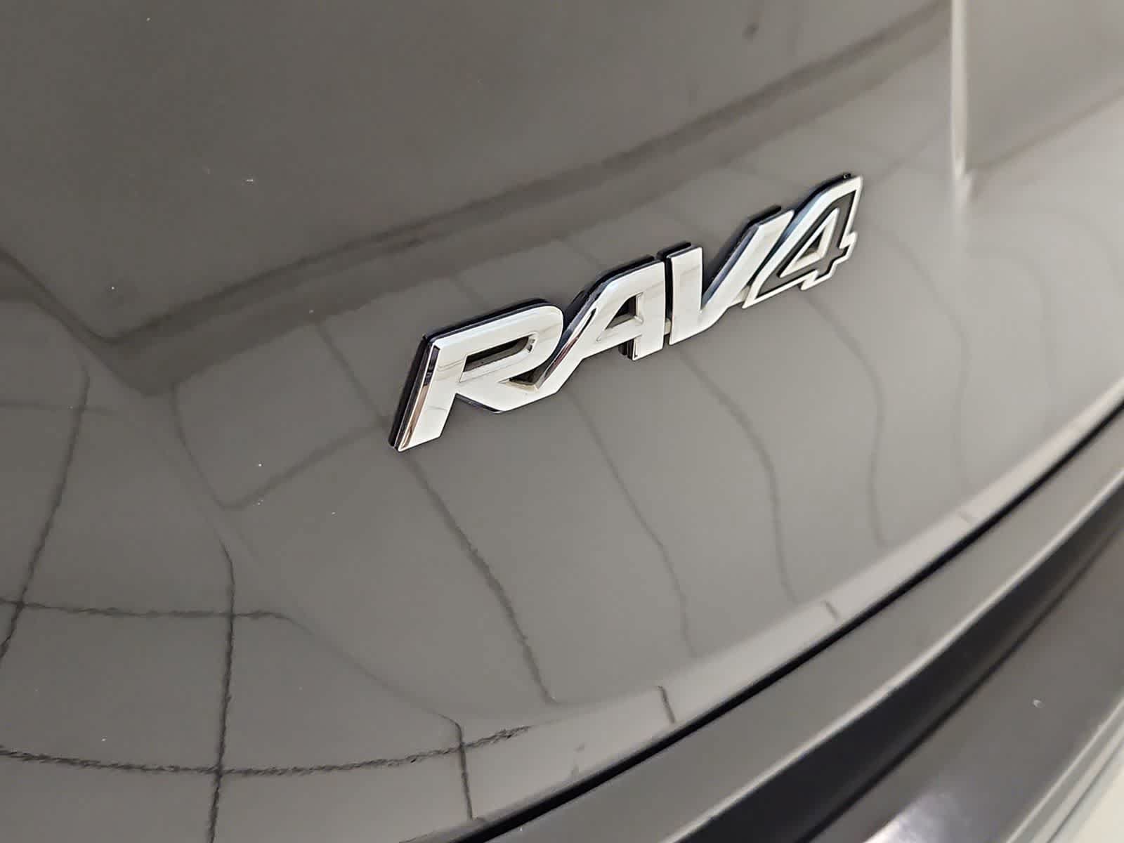 Used 2018 Toyota RAV4 XLE FWD image 20