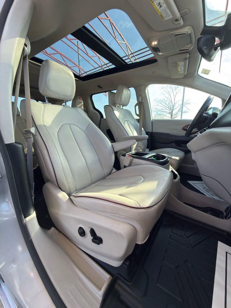 Used 2017 Chrysler Pacifica Limited image 45
