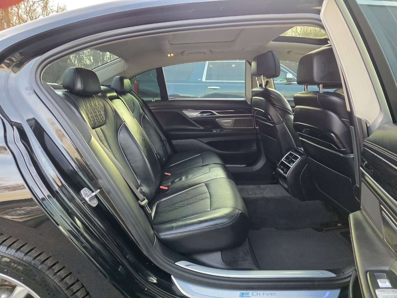 Used 2017 BMW 740e xDrive AWD/4WD image 17