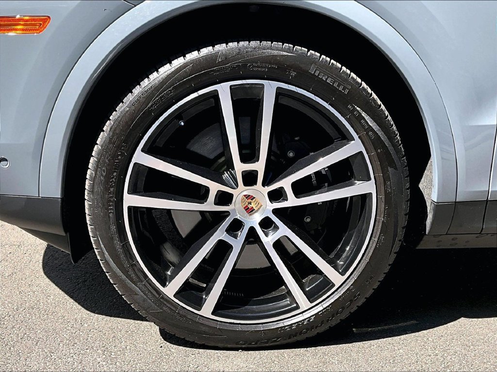 Certified 2025 Porsche Cayenne E-Hybrid Coupe AWD/4WD image 14