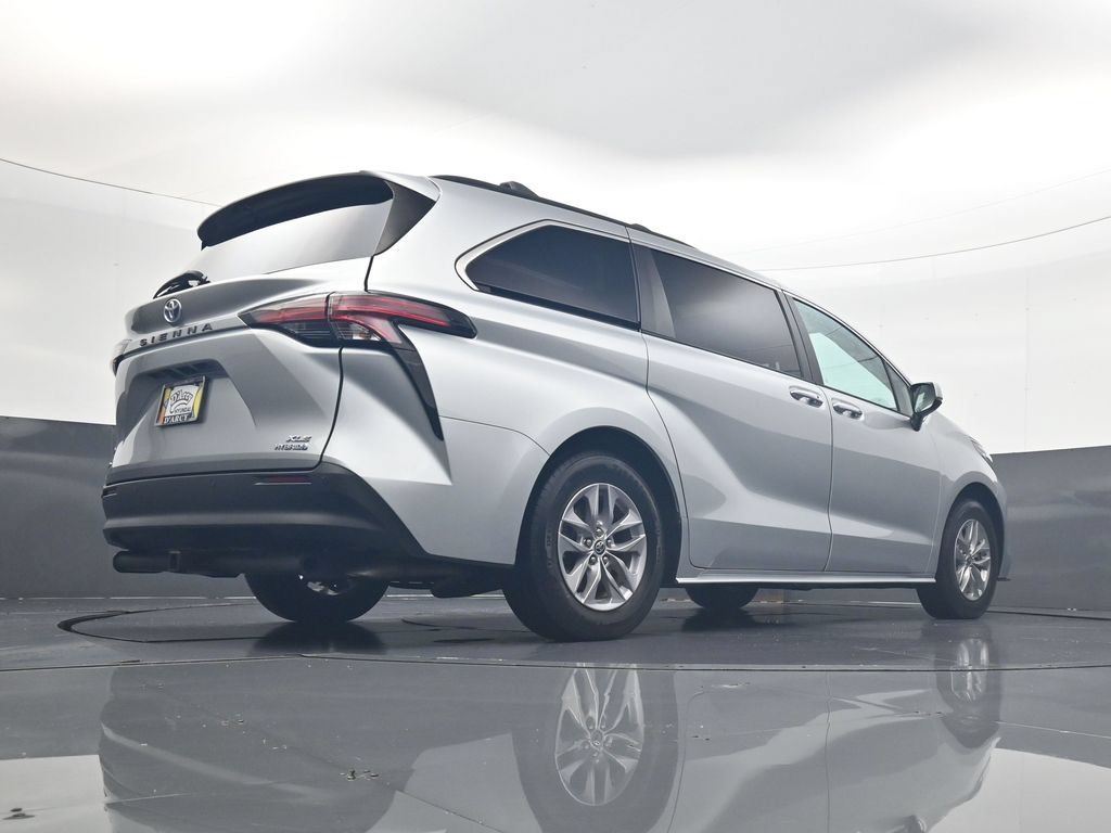 Used 2022 Toyota Sienna XLE w/ XLE Plus Package AWD/4WD image 27
