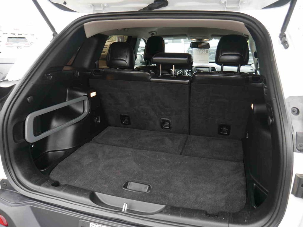 Used 2018 Jeep Cherokee Latitude Plus image 8