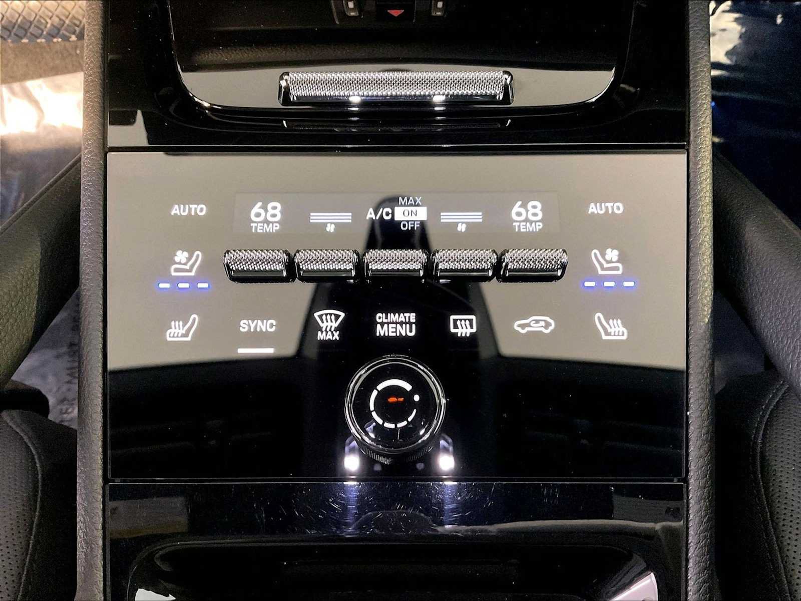 Certified 2024 Porsche Cayenne AWD/4WD image 37