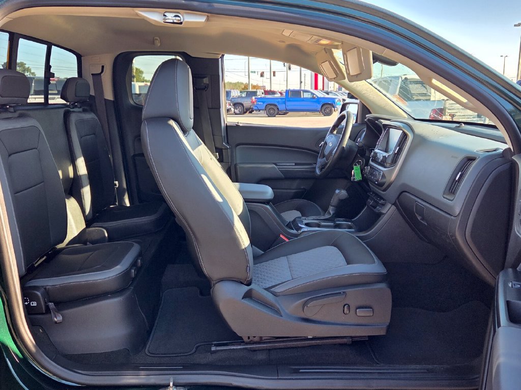 Used 2015 Chevrolet Colorado Z71 AWD/4WD image 12