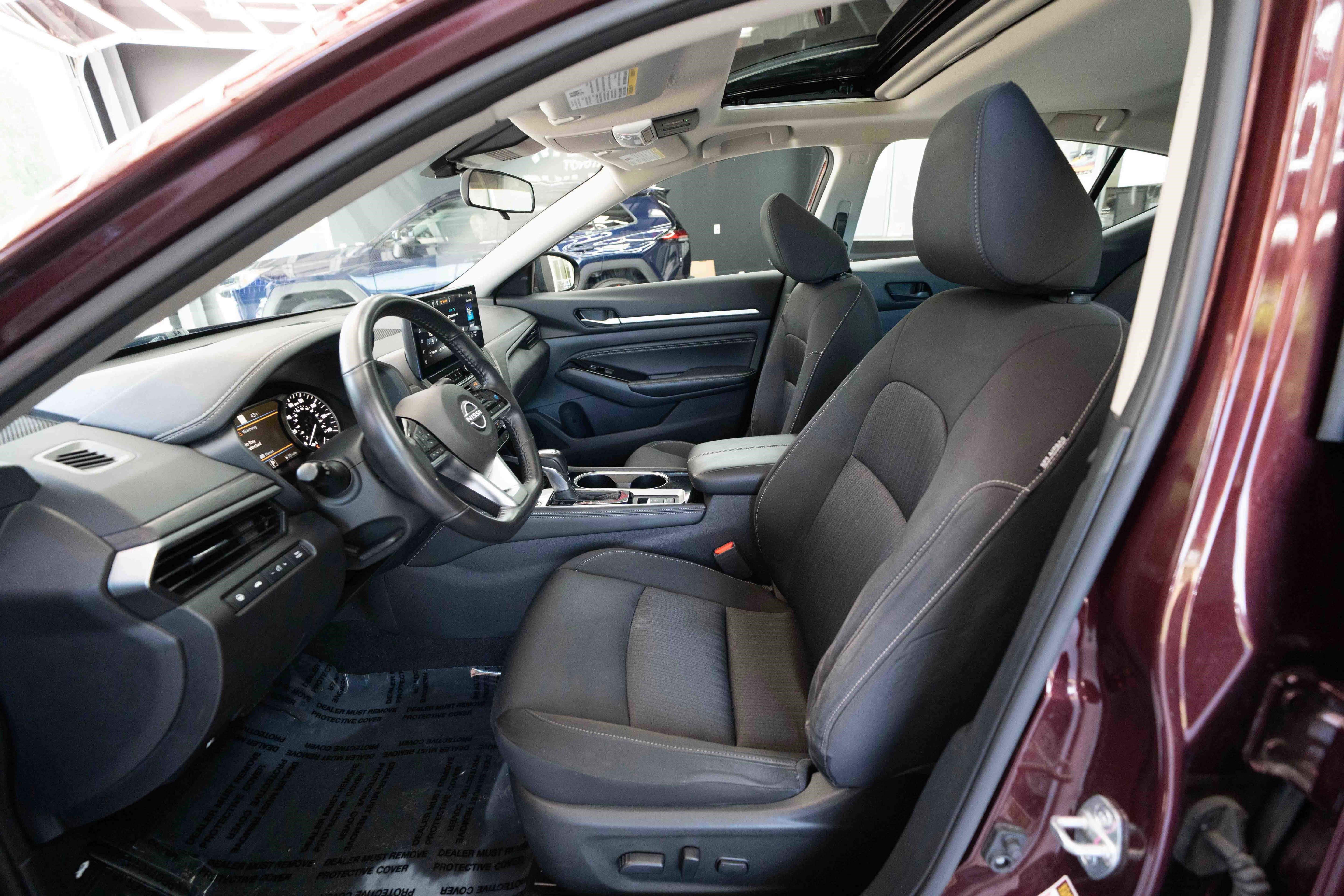 Used 2023 Nissan Altima 2.5 SV w/ SV Premium Package image 9