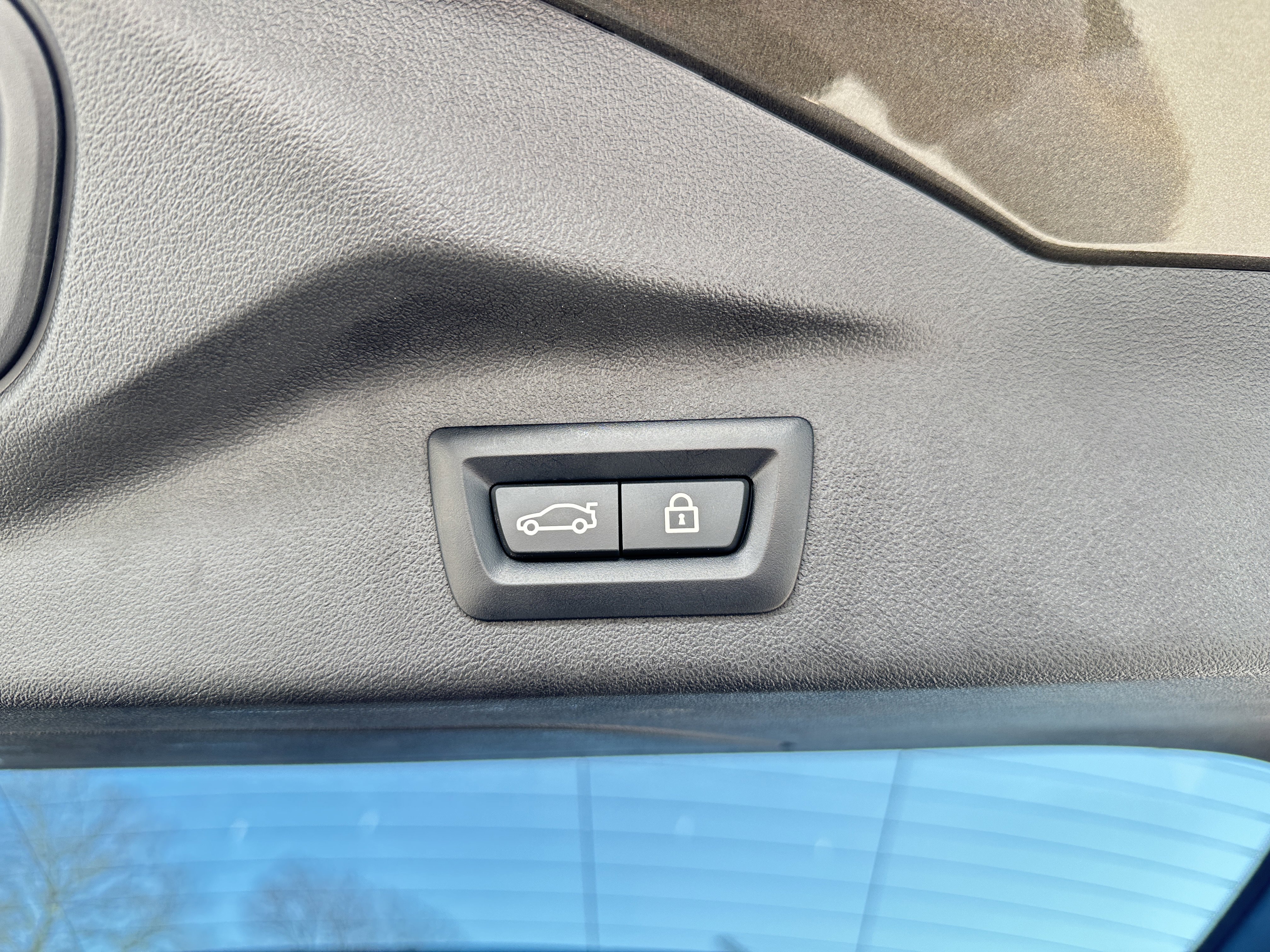 Used 2023 BMW X7 M60i w/ Executive Package image 55