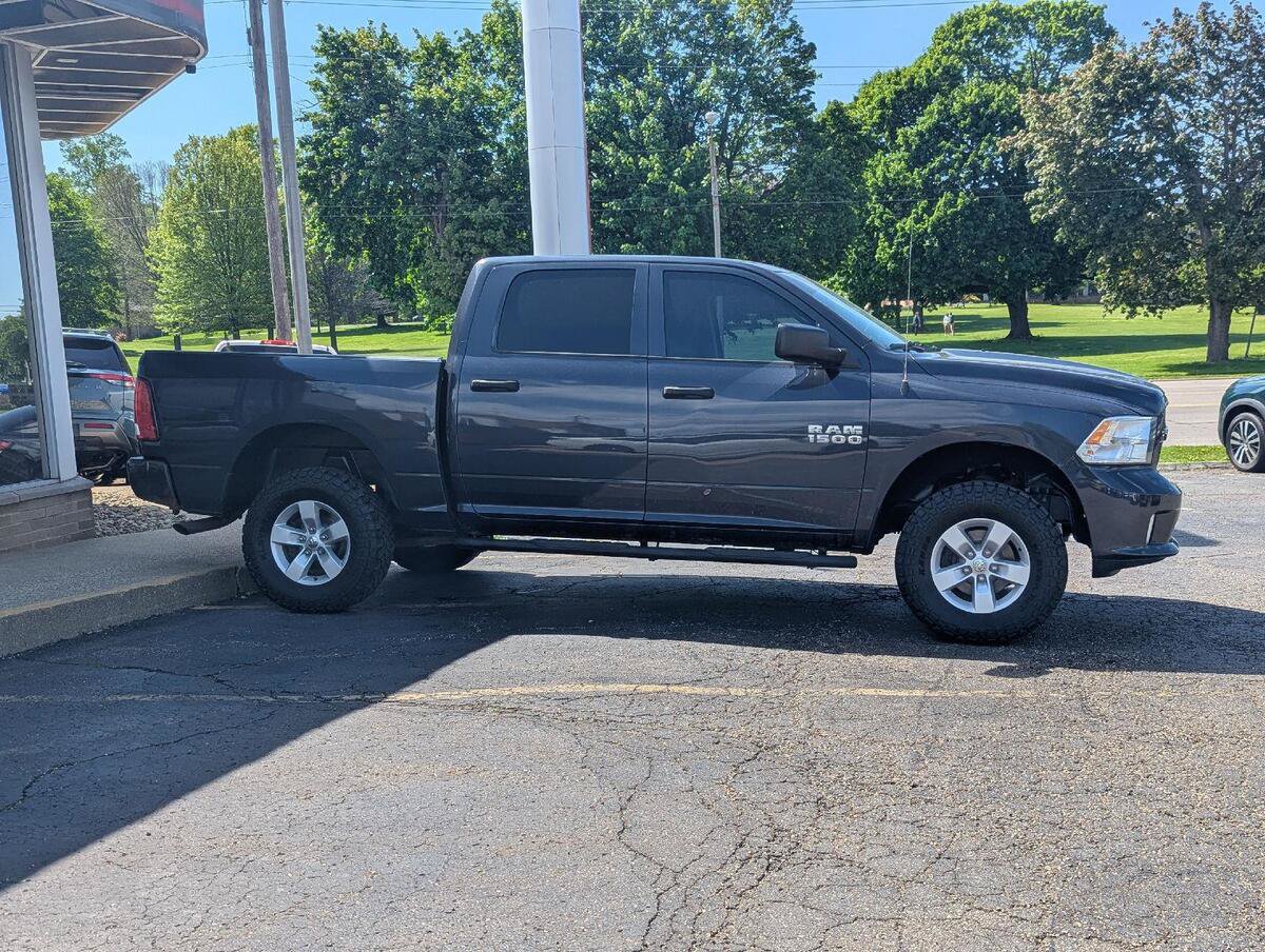 Used 2017 RAM 1500 Express AWD/4WD image 14