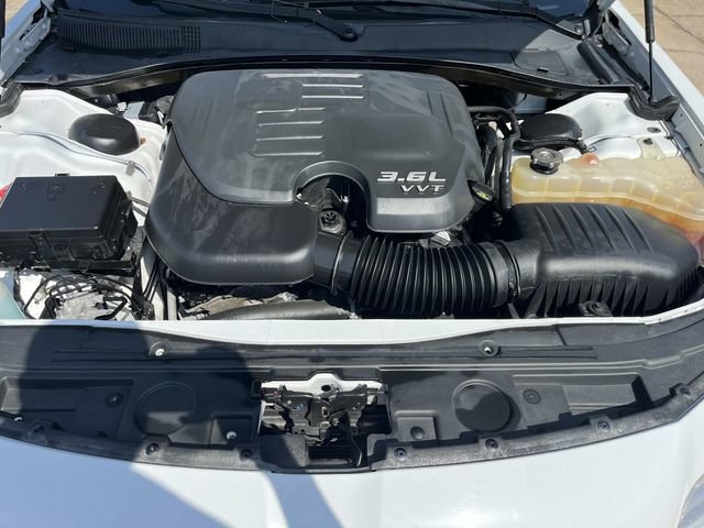 Used 2019 Chrysler 300 Touring w/ Driver Convenience Group RWD image 3