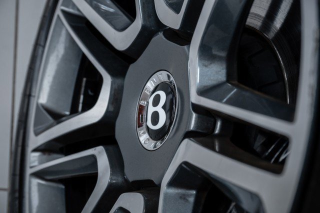 Used 2018 Bentley Bentayga image 62