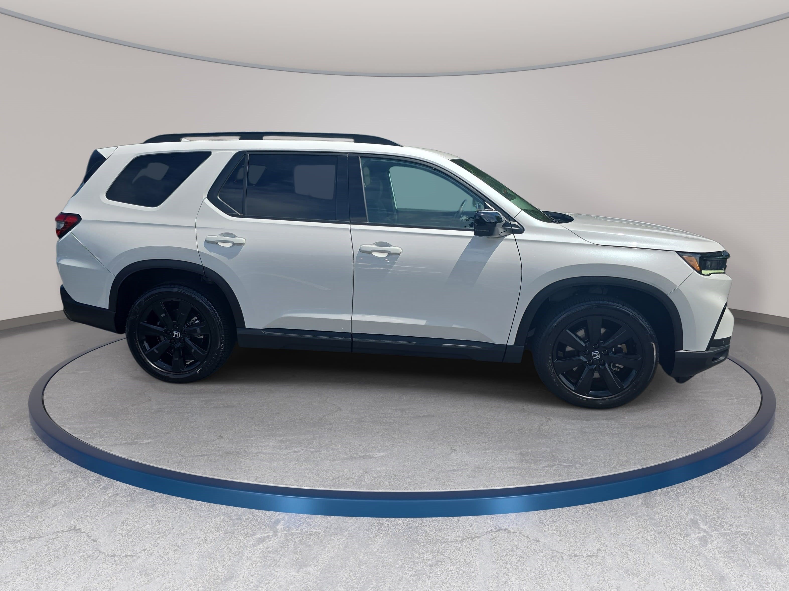 Used 2025 Honda Pilot Black Edition image 4