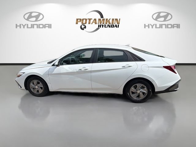 Certified 2025 Hyundai Elantra SE FWD image 8