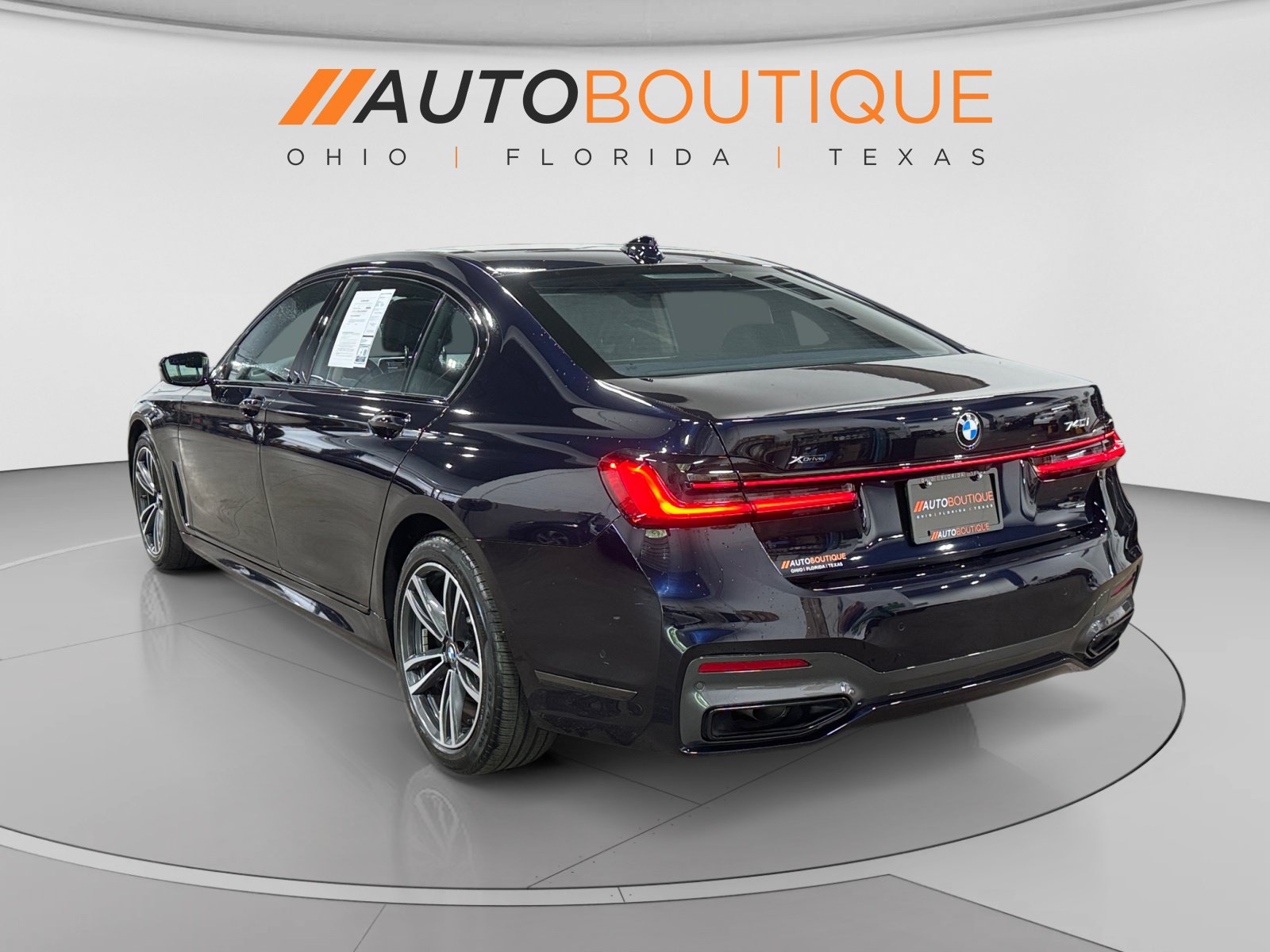 Used 2022 BMW 740i xDrive w/ M Sport Package AWD/4WD image 3