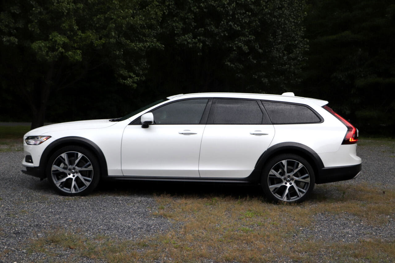 Used 2023 Volvo V90 B6 Cross Country Ultimate w/ Climate Package image 38