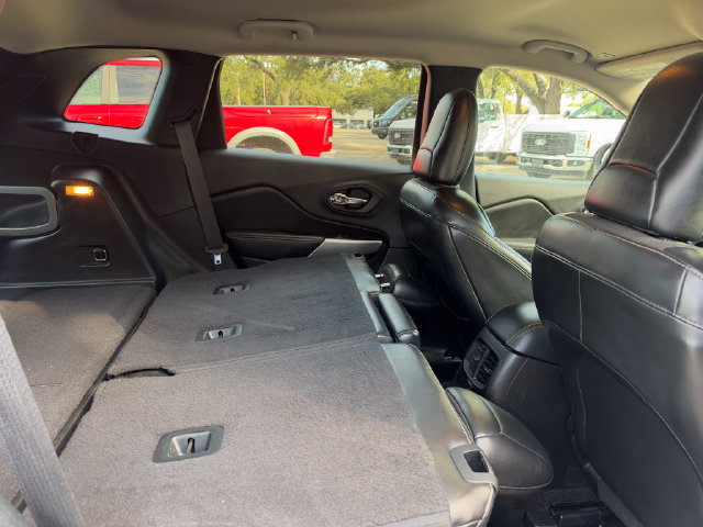 Used 2018 Jeep Cherokee Latitude Plus FWD image 17