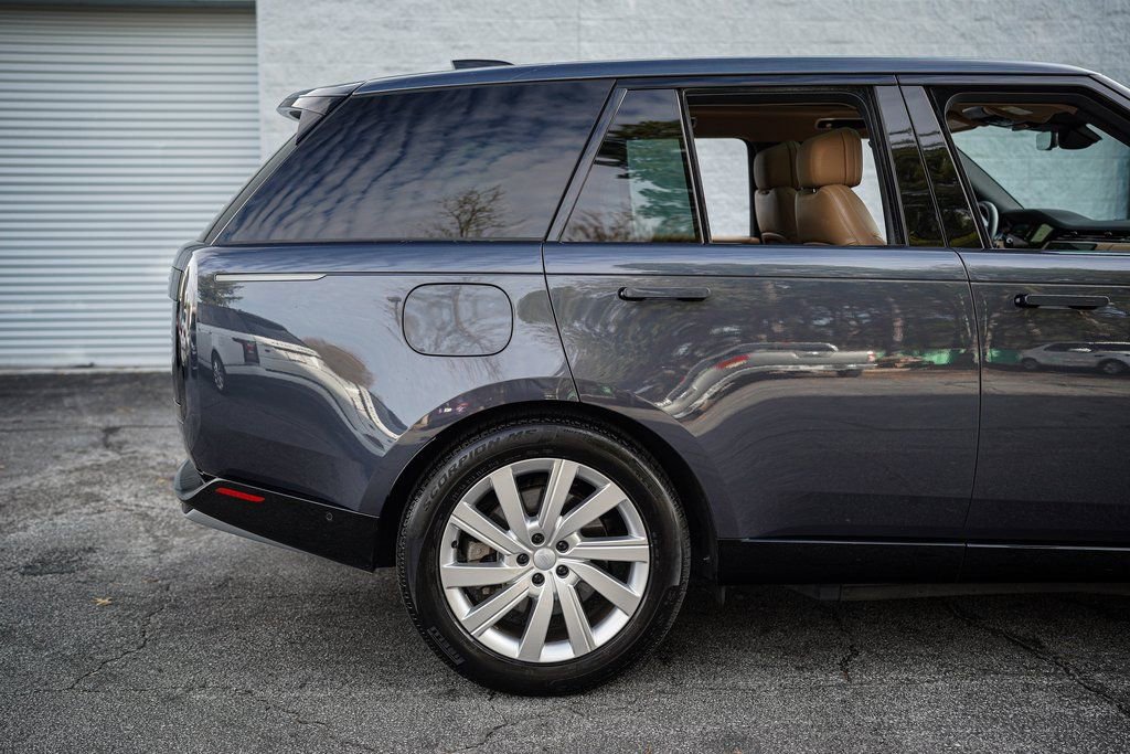 Used 2025 Land Rover Range Rover SE image 16