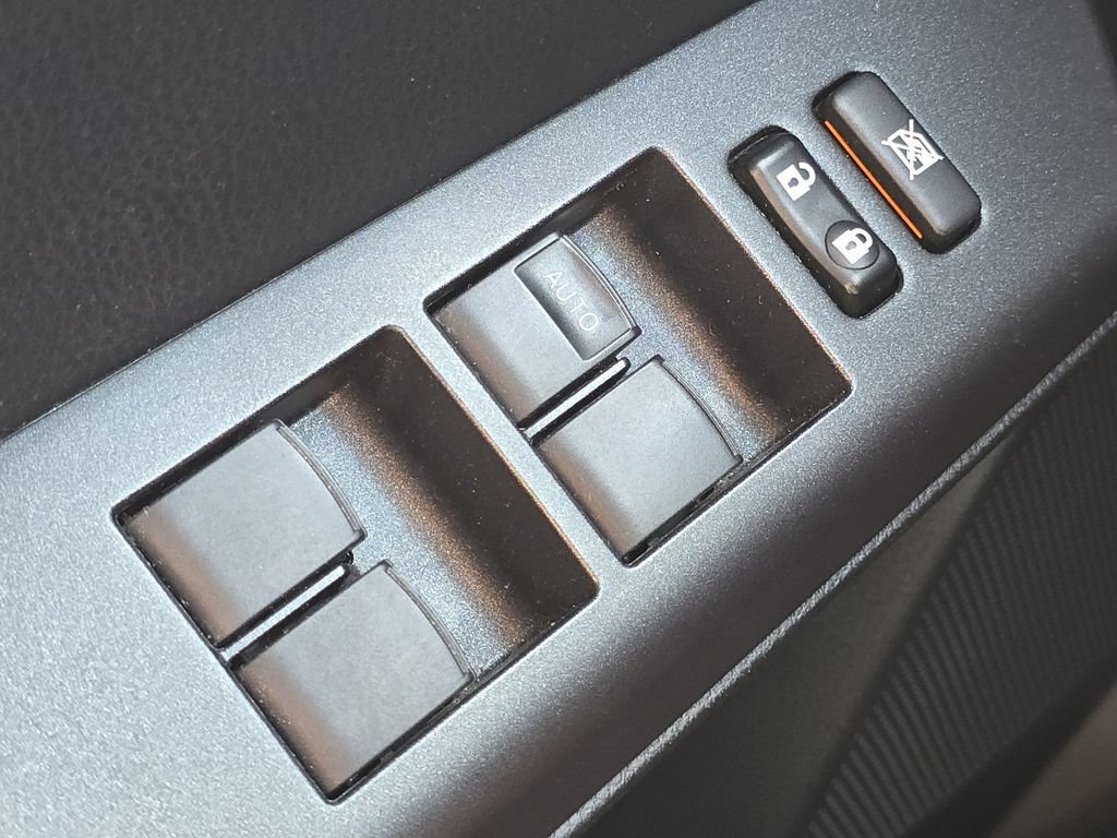 Used 2018 Toyota RAV4 XLE FWD image 23