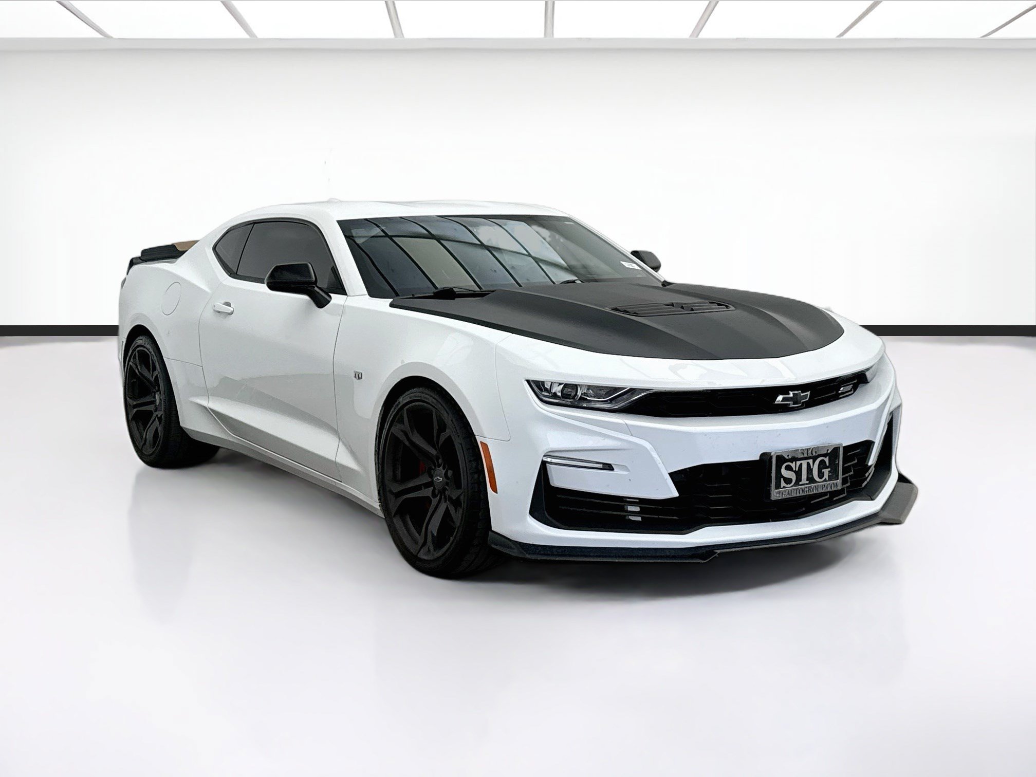 Used 2021 Chevrolet Camaro SS RWD image 3