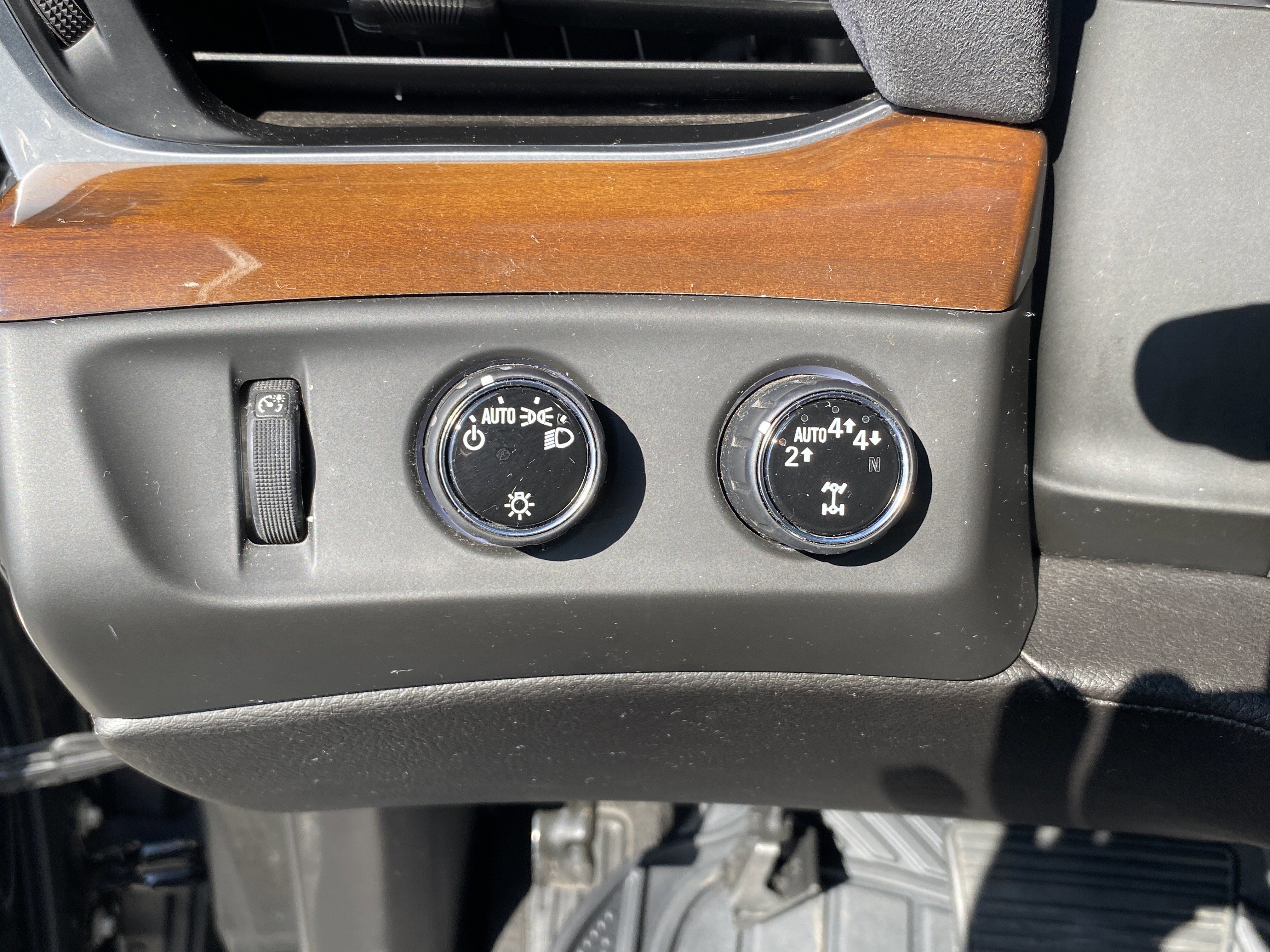 Used 2018 Cadillac Escalade Luxury image 12