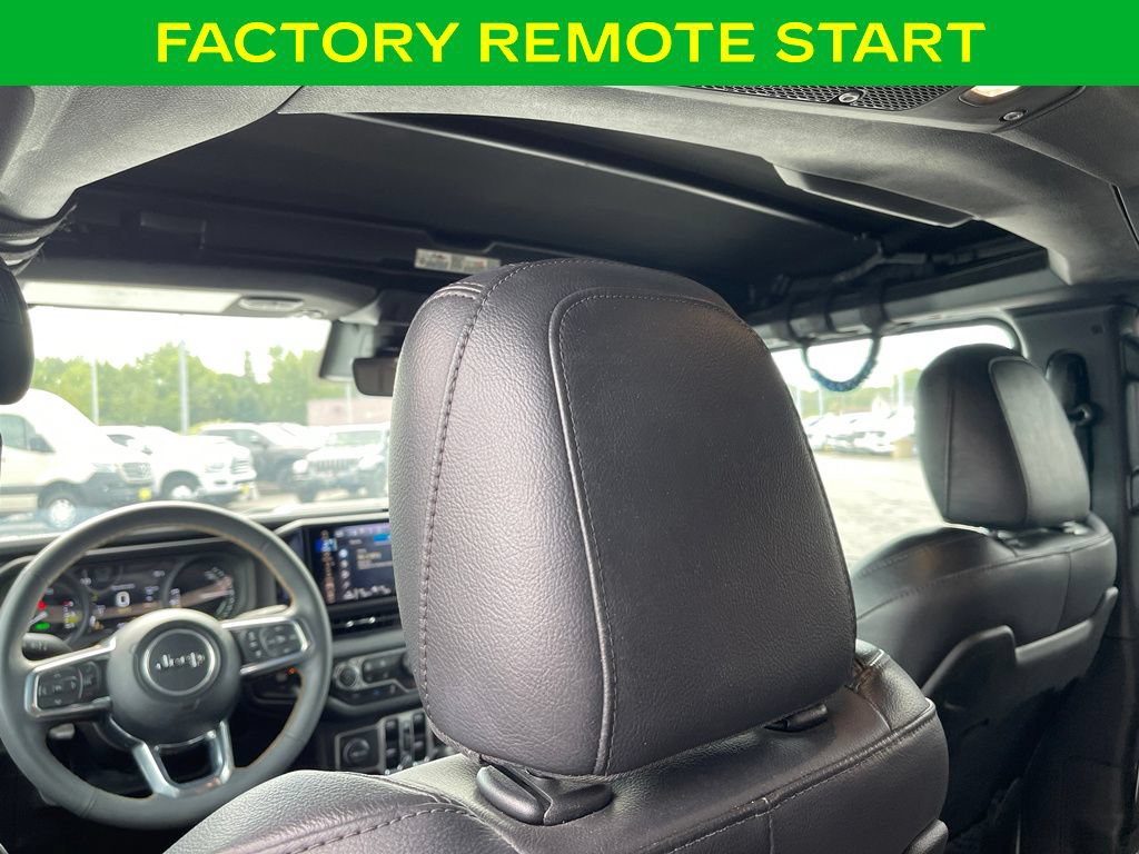 Used 2024 Jeep Wrangler Unlimited Sahara w/ Technology Group AWD/4WD image 12